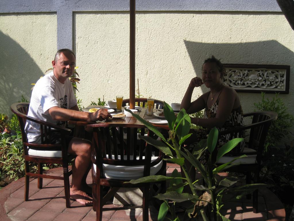Frangipani Homestay Нуса Дуа Екстериор снимка