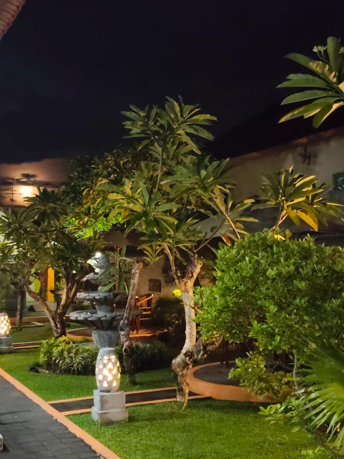 Frangipani Homestay Нуса Дуа Екстериор снимка