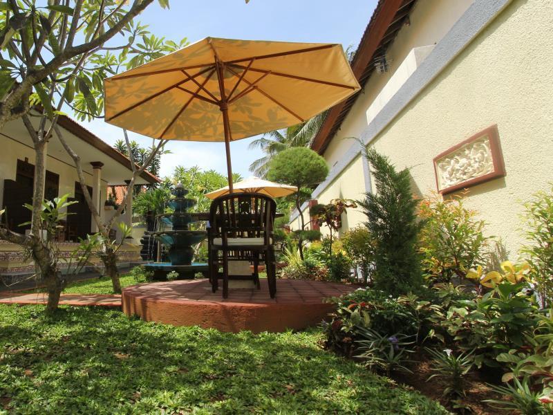 Frangipani Homestay Нуса Дуа Екстериор снимка