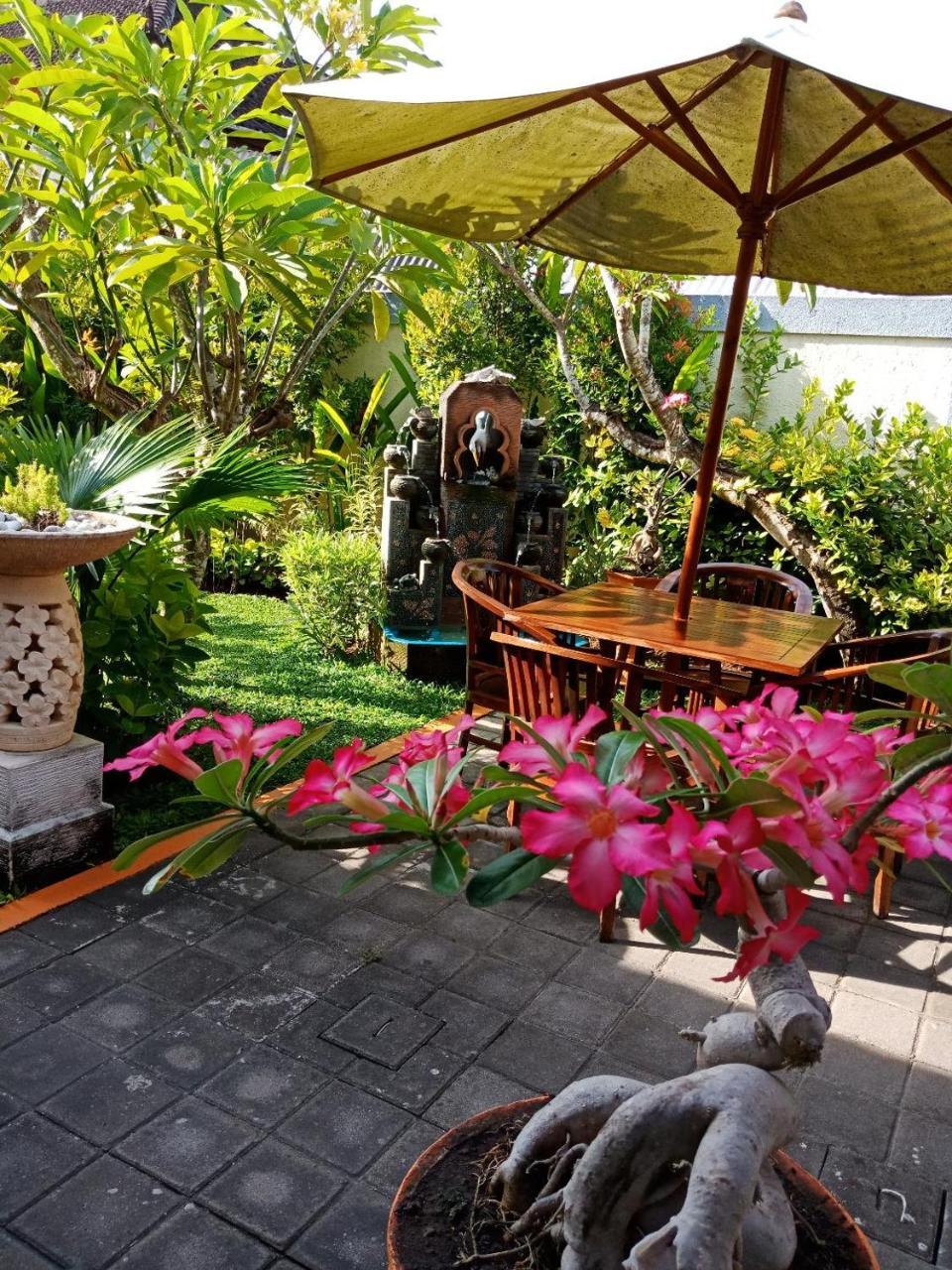 Frangipani Homestay Нуса Дуа Екстериор снимка